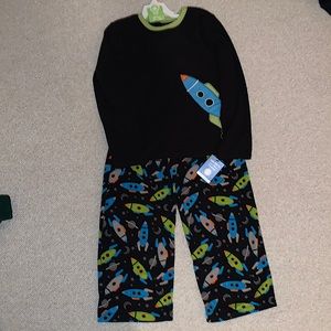 CARTER’S boys super-comfy glow in the dark pajamas